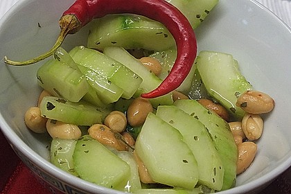Thai Gurkensalat mit Erdnüssen und Chili 12