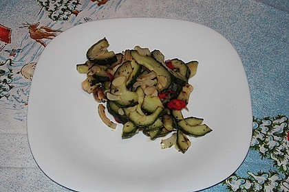 Thai Gurkensalat mit Erdnüssen und Chili 20