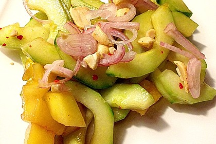 Thai Gurkensalat mit Erdnüssen und Chili 11