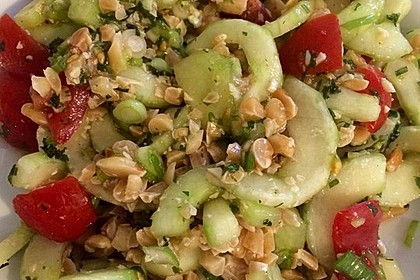 Thai Gurkensalat mit Erdnüssen und Chili 4