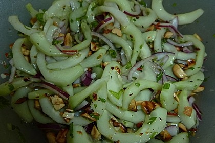 Thai Gurkensalat mit Erdnüssen und Chili 9