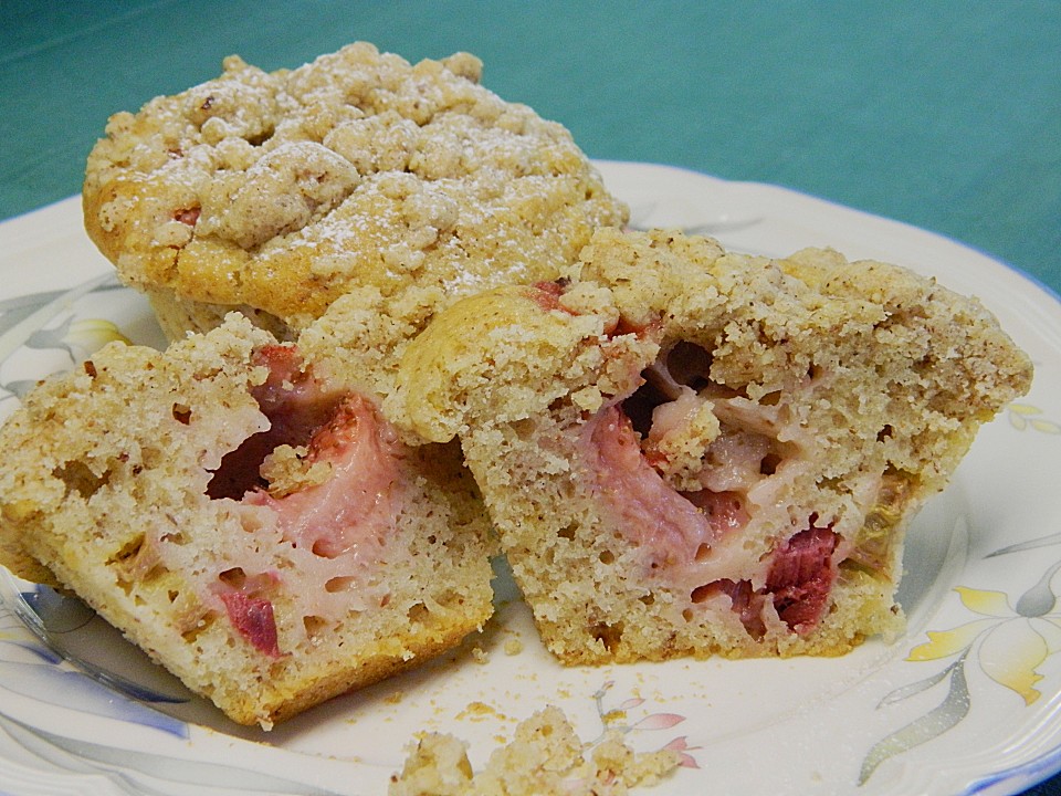 Erdbeer - Rhabarber - Muffin mit Streusel von Apfelzweig | Chefkoch.de