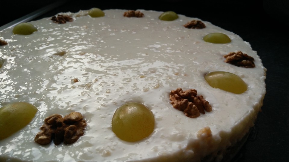 Joghurt - Honig - Nuss - Torte von heikouli | Chefkoch.de