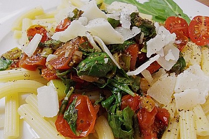 Penne mit Rucola und Tomaten 3
