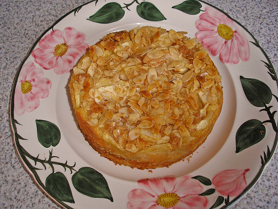 Kleiner Apfel - Amaretto - Kuchen von Schokomäuschen23 | Chefkoch.de
