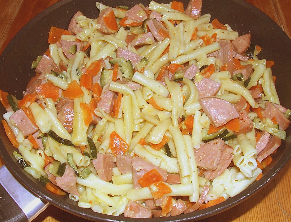 Bunte Nudelpfanne von Erniedecuisine | Chefkoch.de Bunte Nudelpfanne von Erniedecuisine | Chefkoch.de