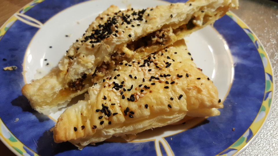 Blatterteig Gefullt Mit Hackfleisch Blätterteigtaschen mit Hackfleisch von little_flower | Chefkoch.de