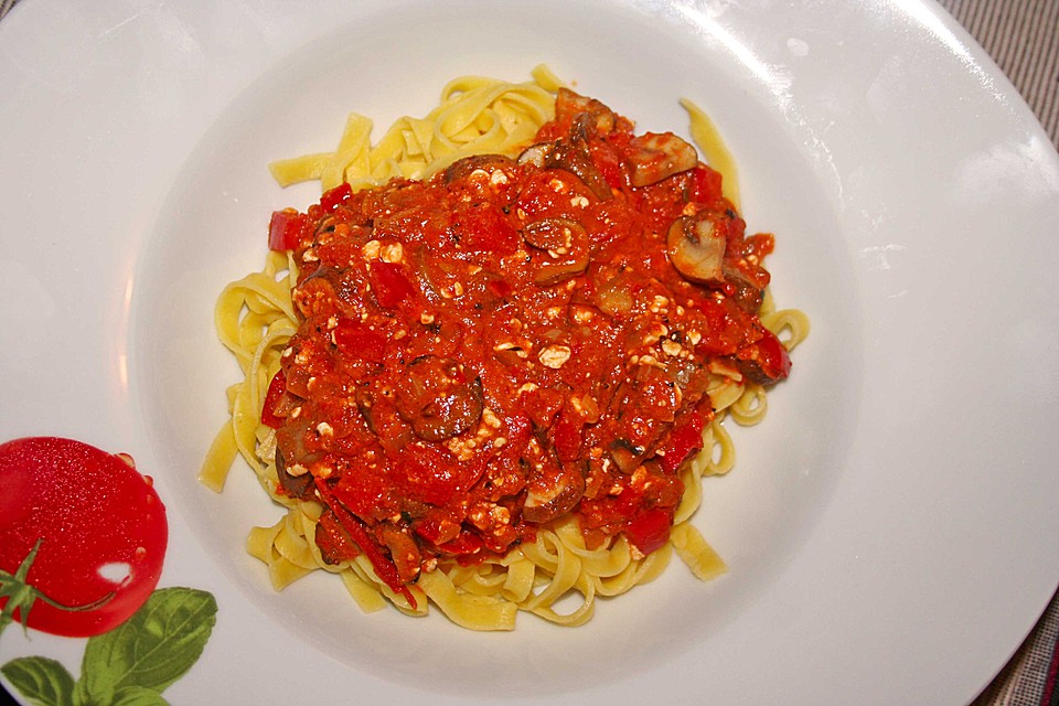 Pasta mit scharfer Paprika-Champignon-Hüttenkäse-Sauce von Kalte_Sophie ...