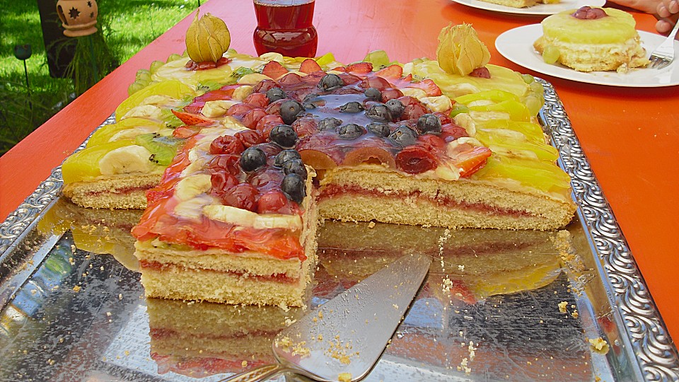 Obstkuchen mit gefülltem Biskuit und Pudding von tolemabe | Chefkoch.de