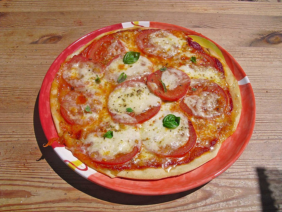 Tomaten - Mozzarella - Pizza von Bussard85 | Chefkoch.de