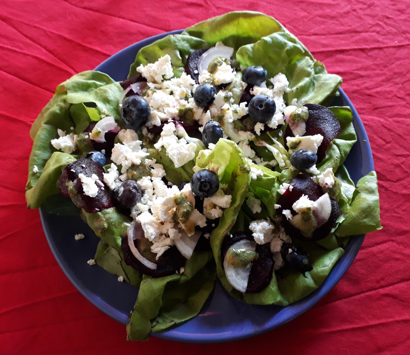 Blattsalat mit Roter Bete und Schafskäse von hershel | Chefkoch.de