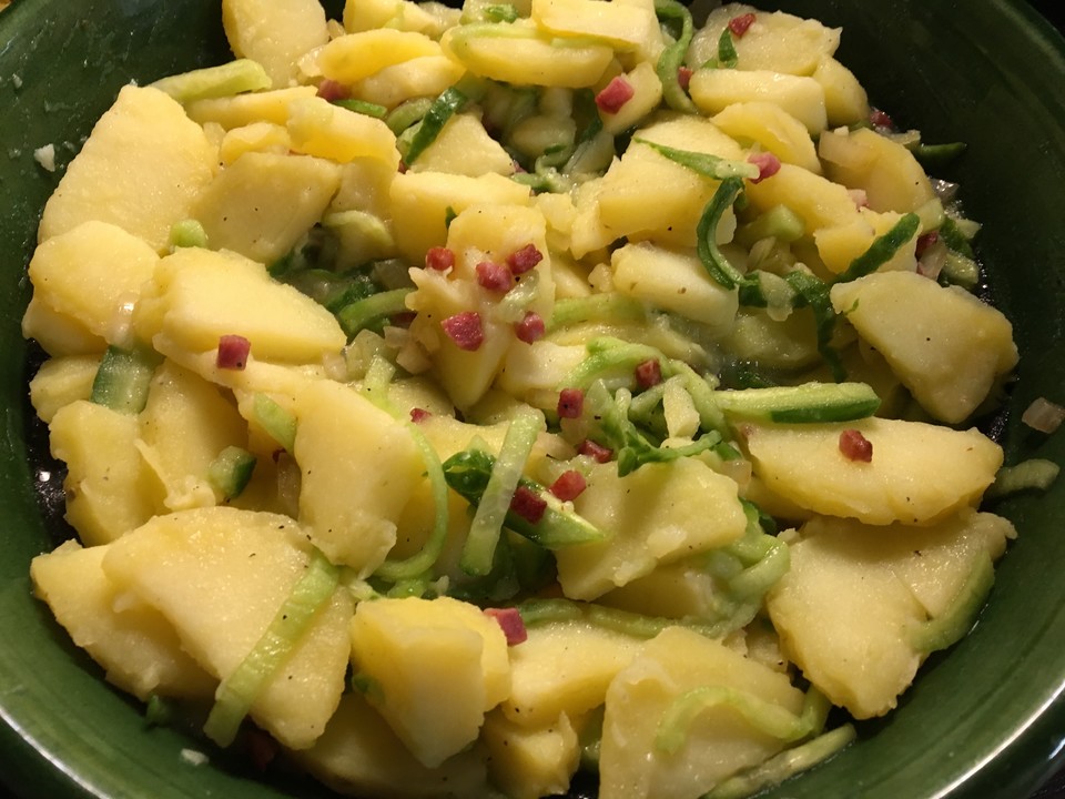 Kartoffelsalat mit Dörrfleisch und Gurke von CherAndi | Chefkoch.de