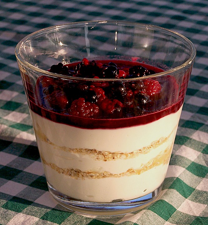 Mehrstöckige Beeren - Quark - Speise von Cha-Cha | Chefkoch.de