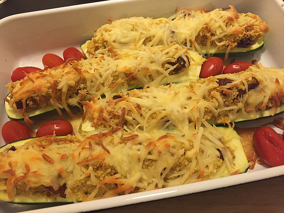 Mit Couscous gefüllte und überbackene Zucchini von chefkoch | Chefkoch.de