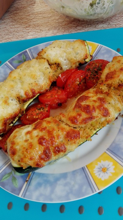 Mit Couscous gefüllte und überbackene Zucchini von chefkoch | Chefkoch.de