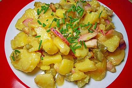 Kartoffelsalat mit Radieschen und Speck