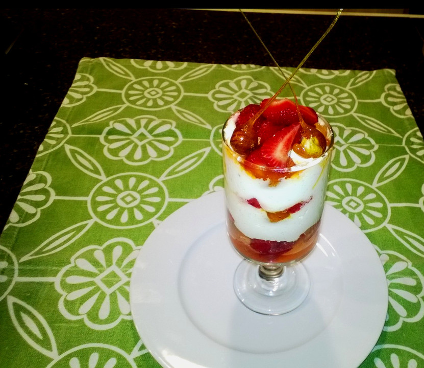 Erdbeer - Amarettini - Schichtdessert von mia46 | Chefkoch.de