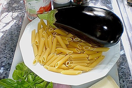 Penne mit Auberginen, Tomaten und Basilikum 5