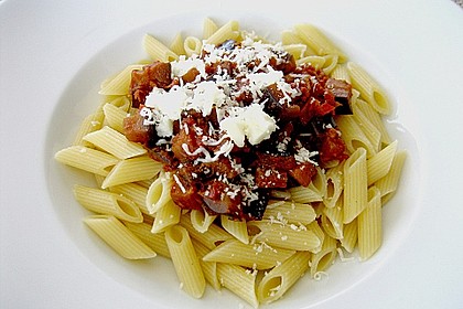 Penne mit Auberginen, Tomaten und Basilikum 4