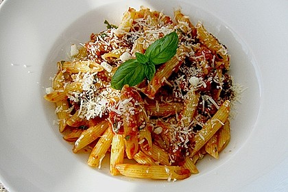 Penne mit Auberginen, Tomaten und Basilikum 3