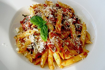 Penne mit Auberginen, Tomaten und Basilikum 2