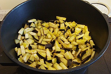 Penne mit Auberginen, Tomaten und Basilikum 7