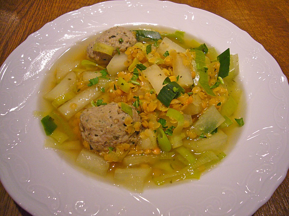Kohlrabi - Lauch - Suppe mit roten Linsen und Rindfleischklößchen ...