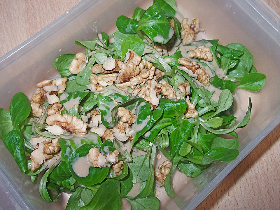 Feldsalat mit gehackten Walnüssen von Glasklar | Chefkoch.de