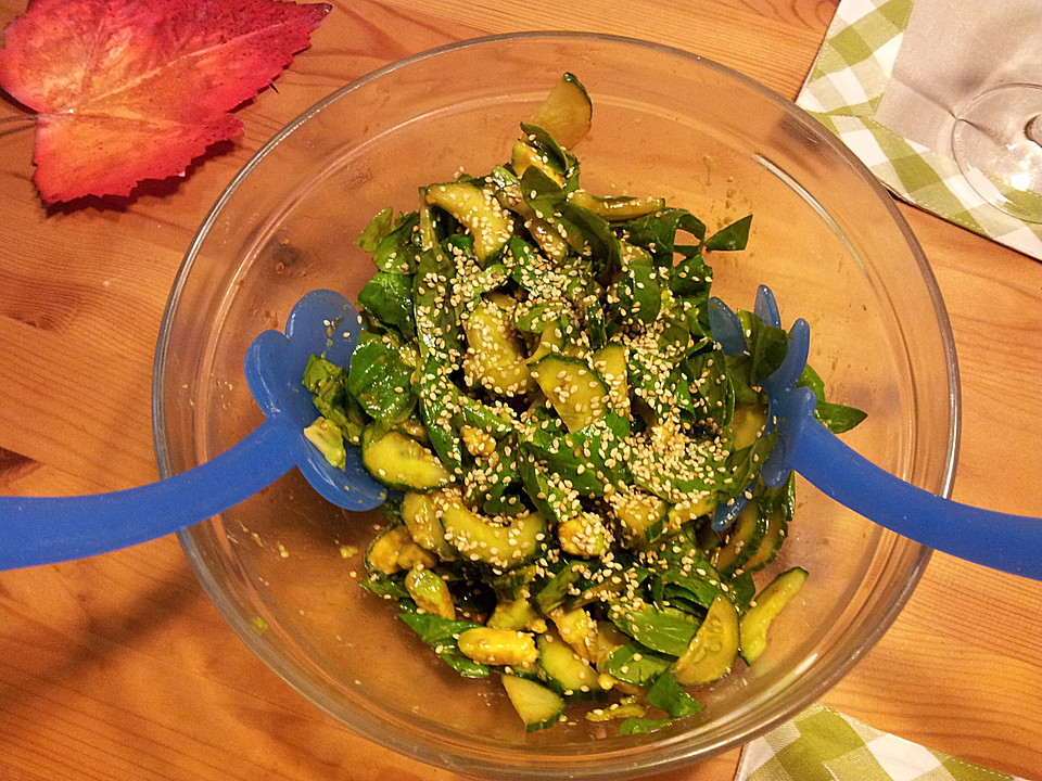 Spinat - Avocado - Gurken - Salat mit Wasabi - Dressing von danielov ...