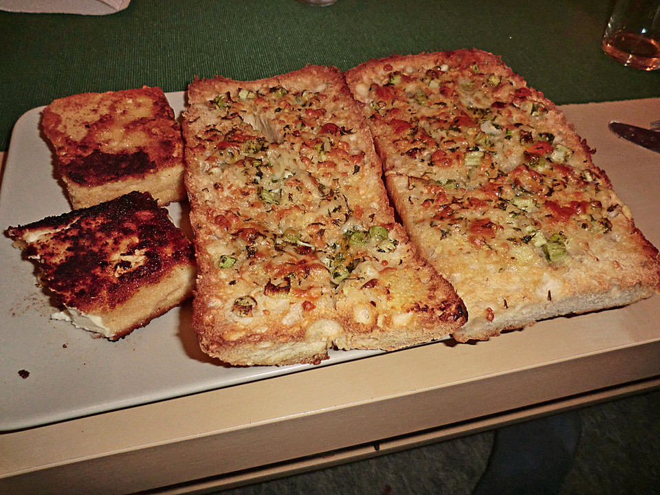 Pizza Hut Garlic Bread  Cheap "Pizza Hut" Wannabe Garlic Bread Pizza