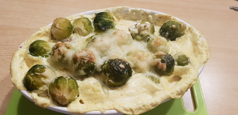 Rosenkohlgratin mit Hackfleischkugeln von Happiness | Chefkoch.de