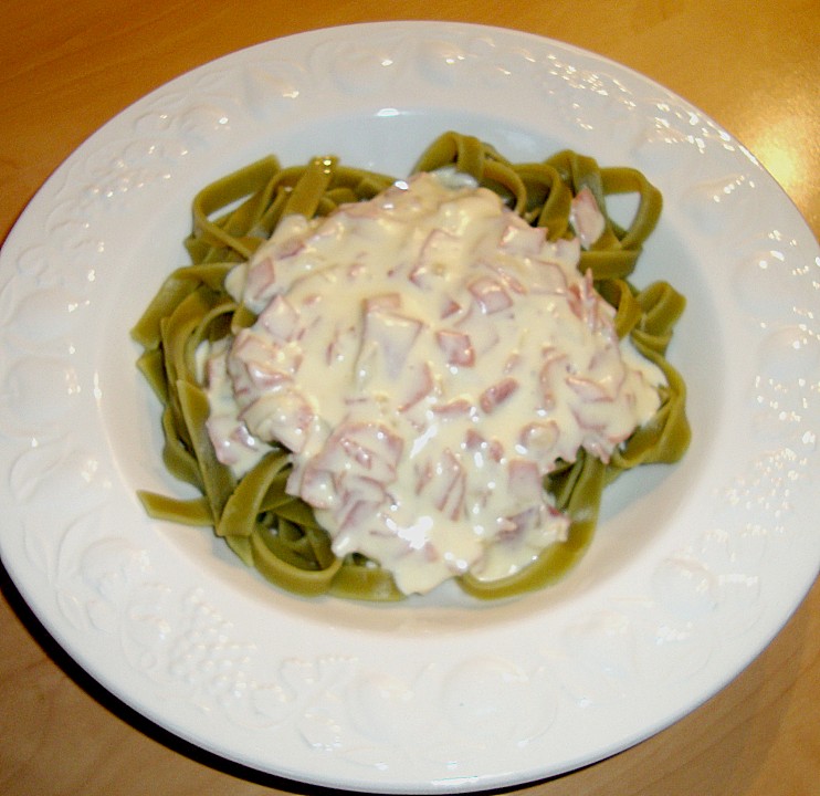 Grüne Nudeln mit Käse - Sahne - Sauce von freßbäckchen | Chefkoch.de