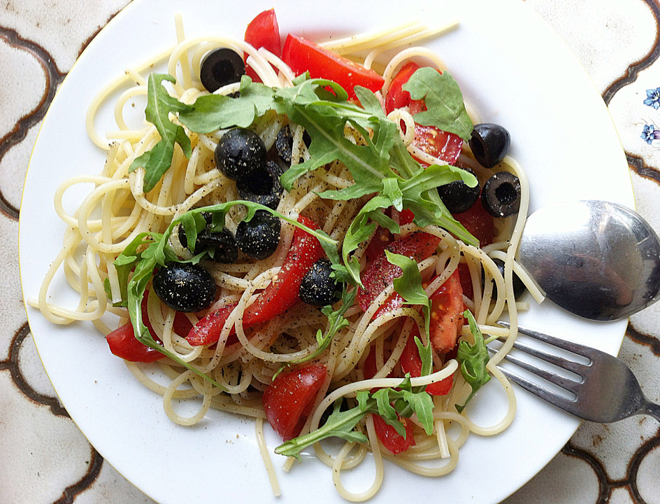 Spaghetti mit Rucola und Oliven von AnniThie | Chefkoch.de