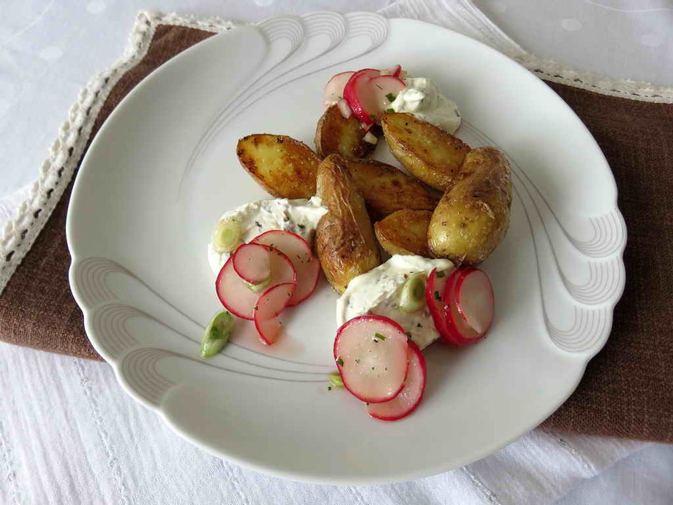 Backkartoffeln mit Radieschen-Kräuter-Quark von McMoe | Chefkoch.de