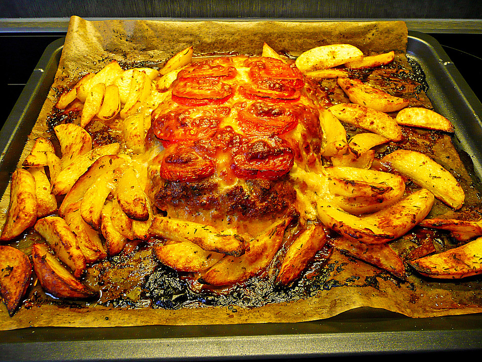 Hackbraten mit Tomaten und Mozzarella überbacken und Ofenkartoffeln von ...