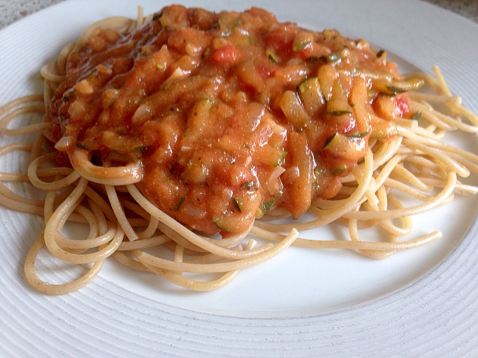 Spaghetti mit Zucchini - Ricotta - Tomatensauce von Schwarzteetrinkerin ...