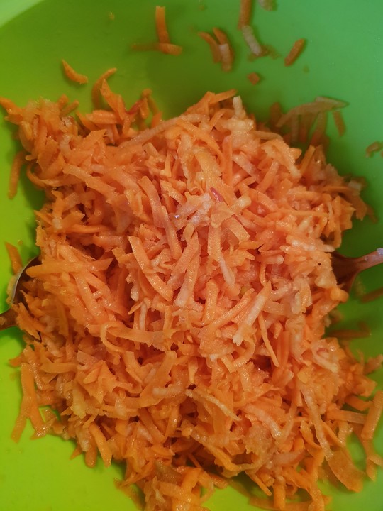 Möhren - Apfel - Salat von SHanai | Chefkoch.de