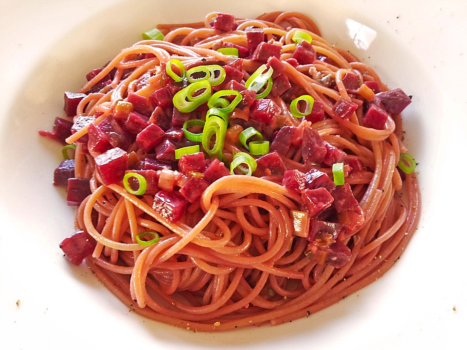 Spaghetti mit Randen-Gorgonzola-Sauce von Trix73 | Chefkoch.de