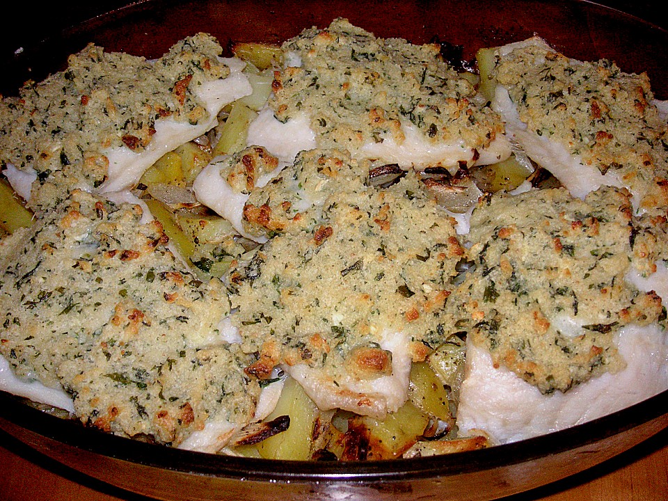 Überbackene Fischfilets auf Kartoffel - Zwiebel - Bett von schuxn ...