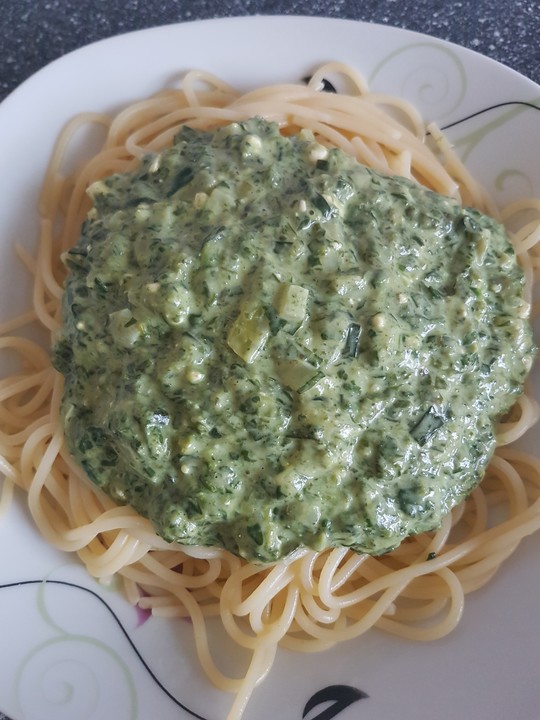 Spaghetti mit Spinat - Feta - Knobi - Soße von funny66 | Chefkoch.de