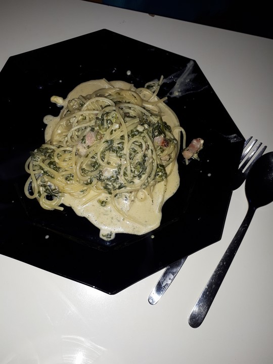 Spaghetti mit Spinat - Feta - Knobi - Soße von funny66 | Chefkoch.de