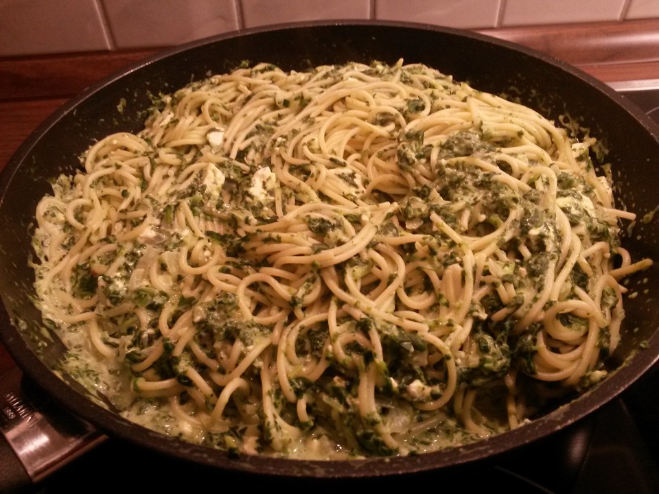 Spaghetti mit Spinat - Feta - Knobi - Soße von funny66 | Chefkoch.de