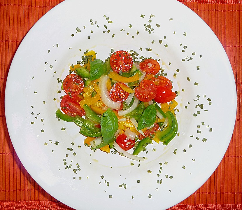 Tomaten - Paprika - Salat von leggerlegger | Chefkoch.de