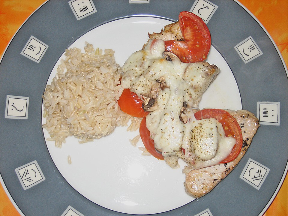 Überbackene Hähnchenfiletsteaks mit Tomate und Champignons von ...