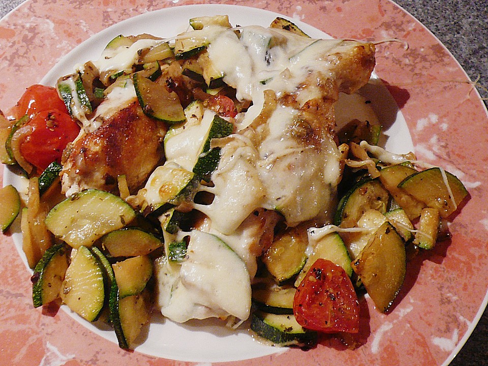 Überbackene Hähnchenfiletsteaks mit Tomate und Champignons von ...