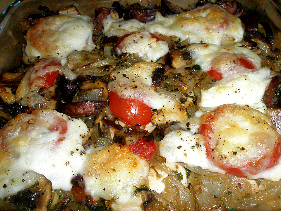 Überbackene Hähnchenfiletsteaks mit Tomate und Champignons von ...