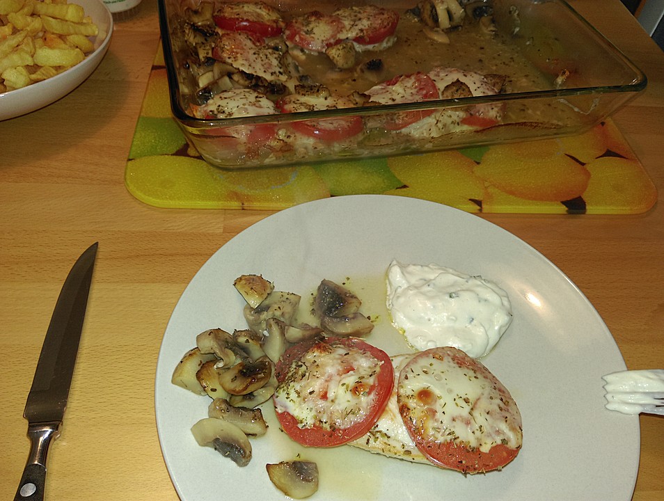 Überbackene Hähnchenfiletsteaks mit Tomate und Champignons von ...