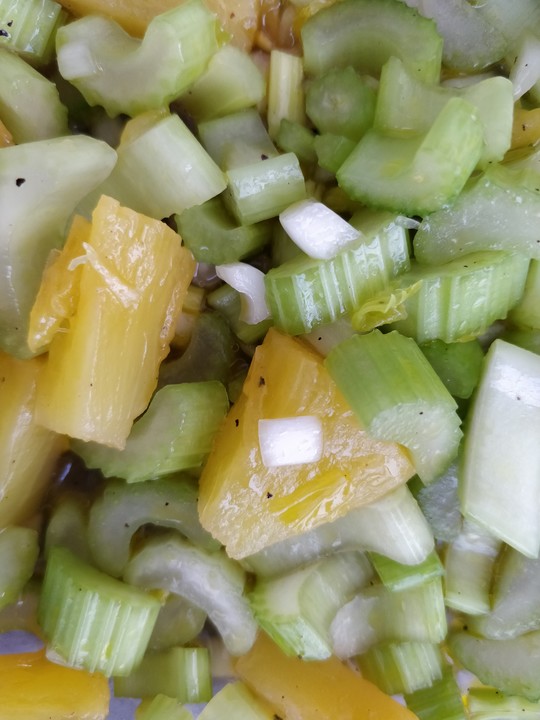 Staudensellerie - Ananas - Salat von Lässer | Chefkoch.de