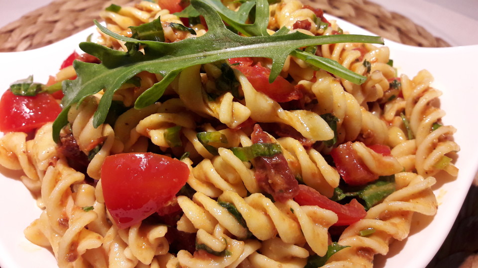 Eckis italienischer Nudelsalat mit Pesto von kiristini | Chefkoch.de Eckis italienischer Nudelsalat mit Pesto von kiristini | Chefkoch.de