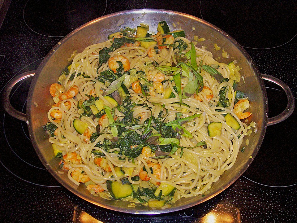 Pasta mit grünem Gemüse und Krabben von pechmarie82 | Chefkoch.de